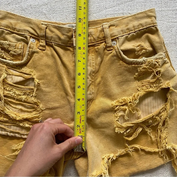 WE The Free Free People Maggie Destroyed yellow 100% Cotton Jean Shorts Size 24 - Picture 11 of 12